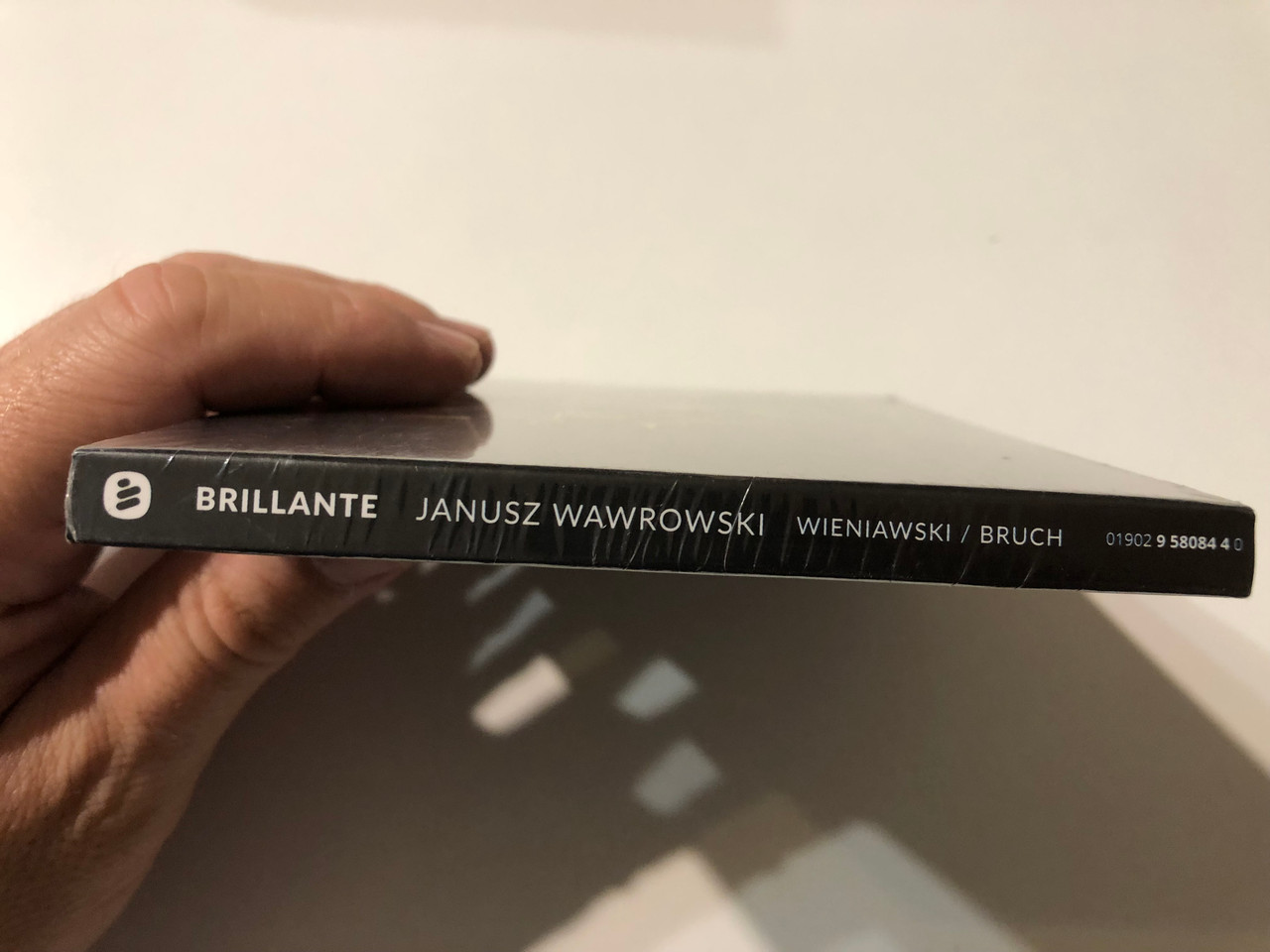 https://cdn11.bigcommerce.com/s-62bdpkt7pb/products/0/images/354810/Brillante_-_Janusz_Wawrowski_Daniel_Raiskin_Stuttgarter_Philharmoniker_Warner_Classics_Audio_CD_2017_0190295808440_3__33011.1729189406.1280.1280.JPG?c=2