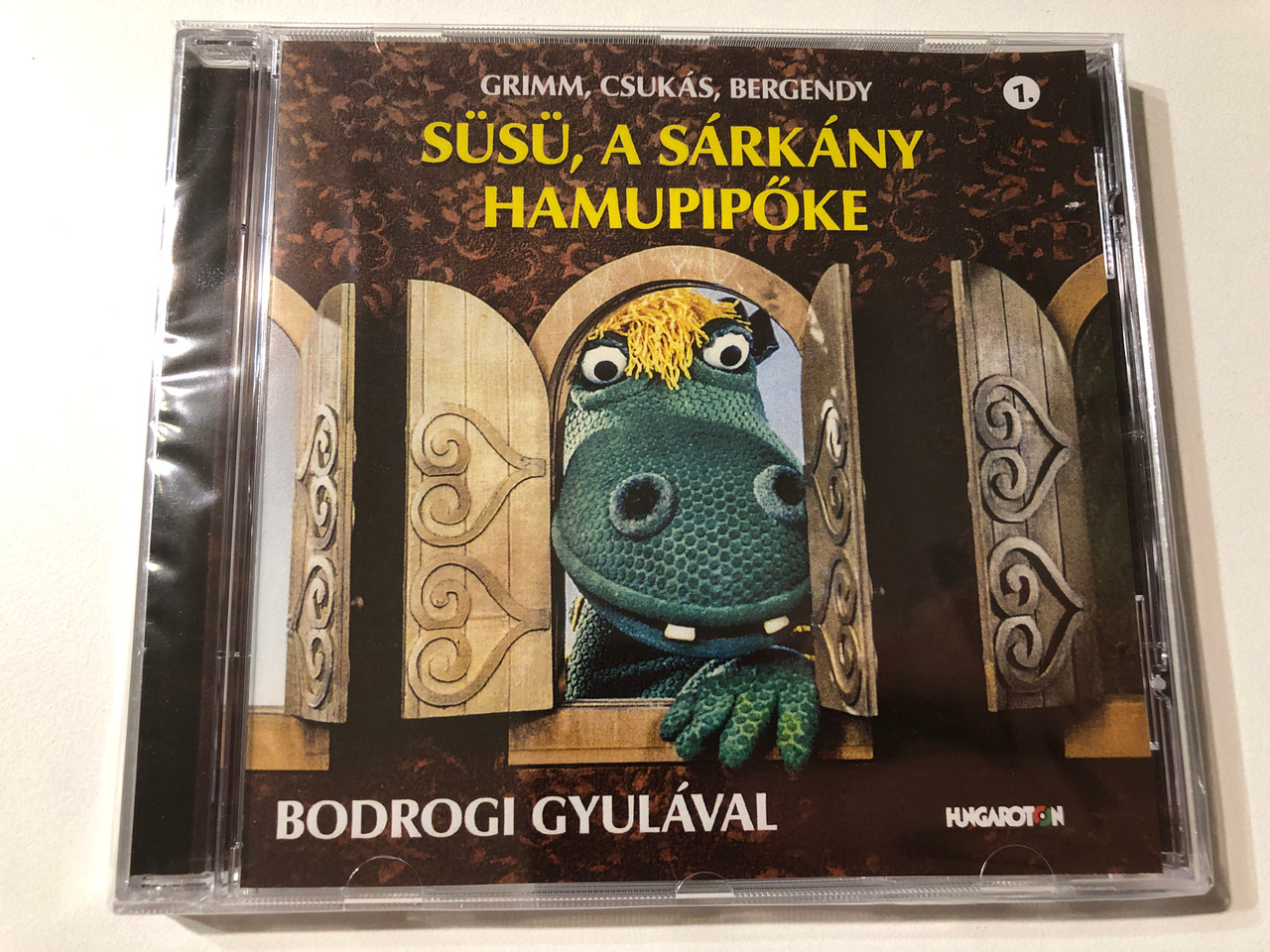 https://cdn11.bigcommerce.com/s-62bdpkt7pb/products/0/images/355549/Grimm_Csukas_Bergendy_-_Susu_A_Sarkany_Hamupipoke_-_Bodrogi_Gyulaval_Hungaroton_Audio_CD_HCD_14390_1__95483.1729358001.1280.1280.JPG?c=2