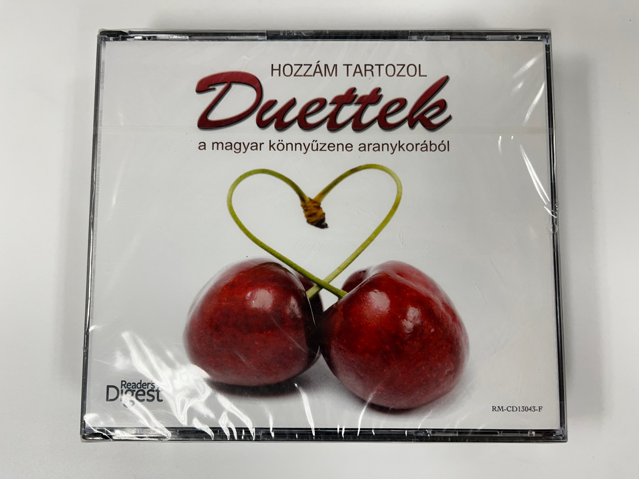 https://cdn11.bigcommerce.com/s-62bdpkt7pb/products/0/images/357915/Hozzm_Tartozol_-_Duettek_A_Magyar_Knnyzene_Aranykorbl_Readers_Digest_4x_Audio_CD_2013_RM-CD13043-1-4_1__46565.1730491331.1280.1280.JPG?c=2
