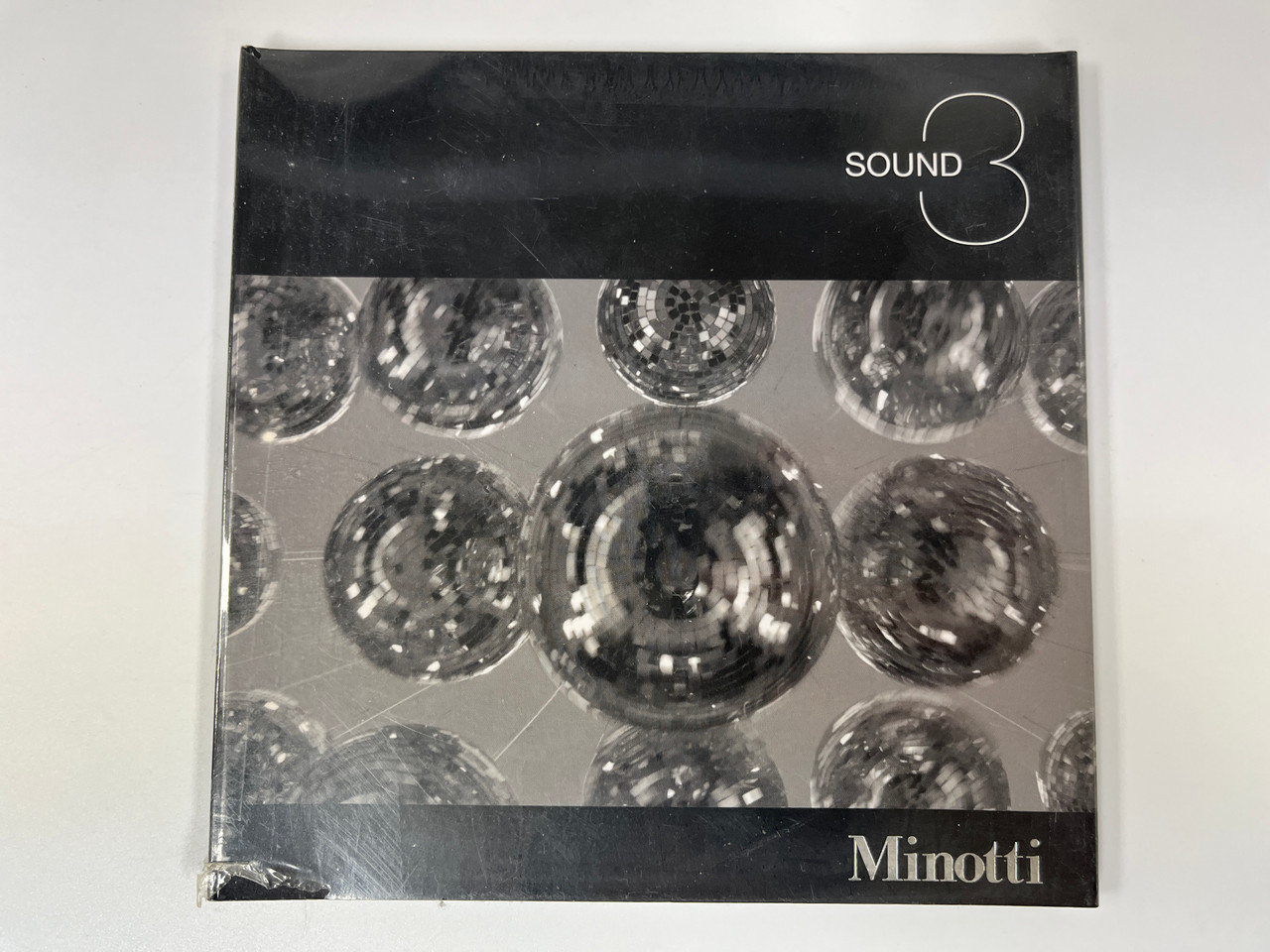 https://cdn11.bigcommerce.com/s-62bdpkt7pb/products/0/images/357918/Minotti_Sound_3_Stereolake_Audio_CD_2007_1__99331.1730491754.1280.1280.JPG?c=2
