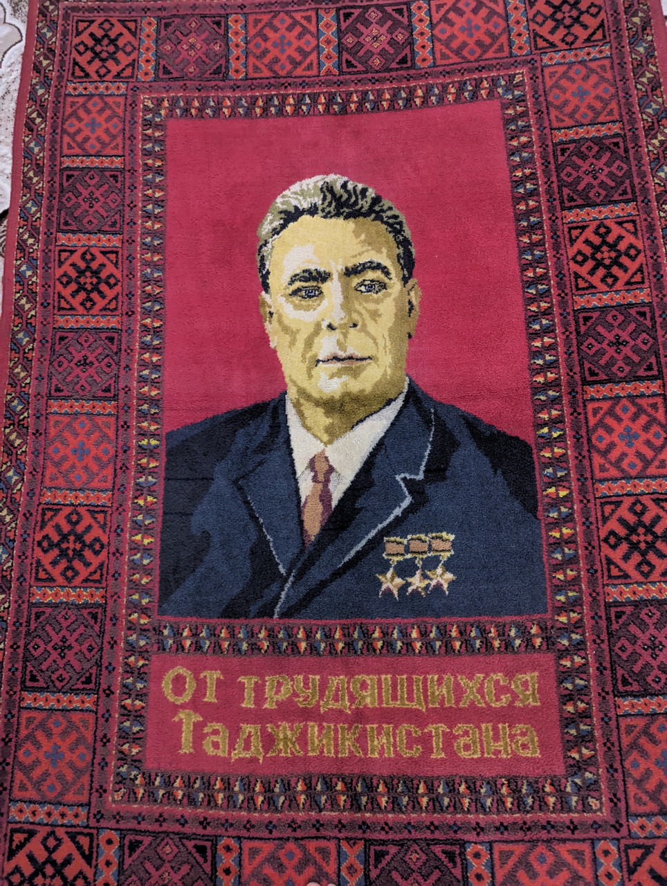https://cdn11.bigcommerce.com/s-62bdpkt7pb/products/64390/images/325414/Wall_Carpet_from_the_Soviet_Union_with_the_portrait_Leonid_Brezhnev_2__45202.1708895228.1280.1280.jpg?c=2