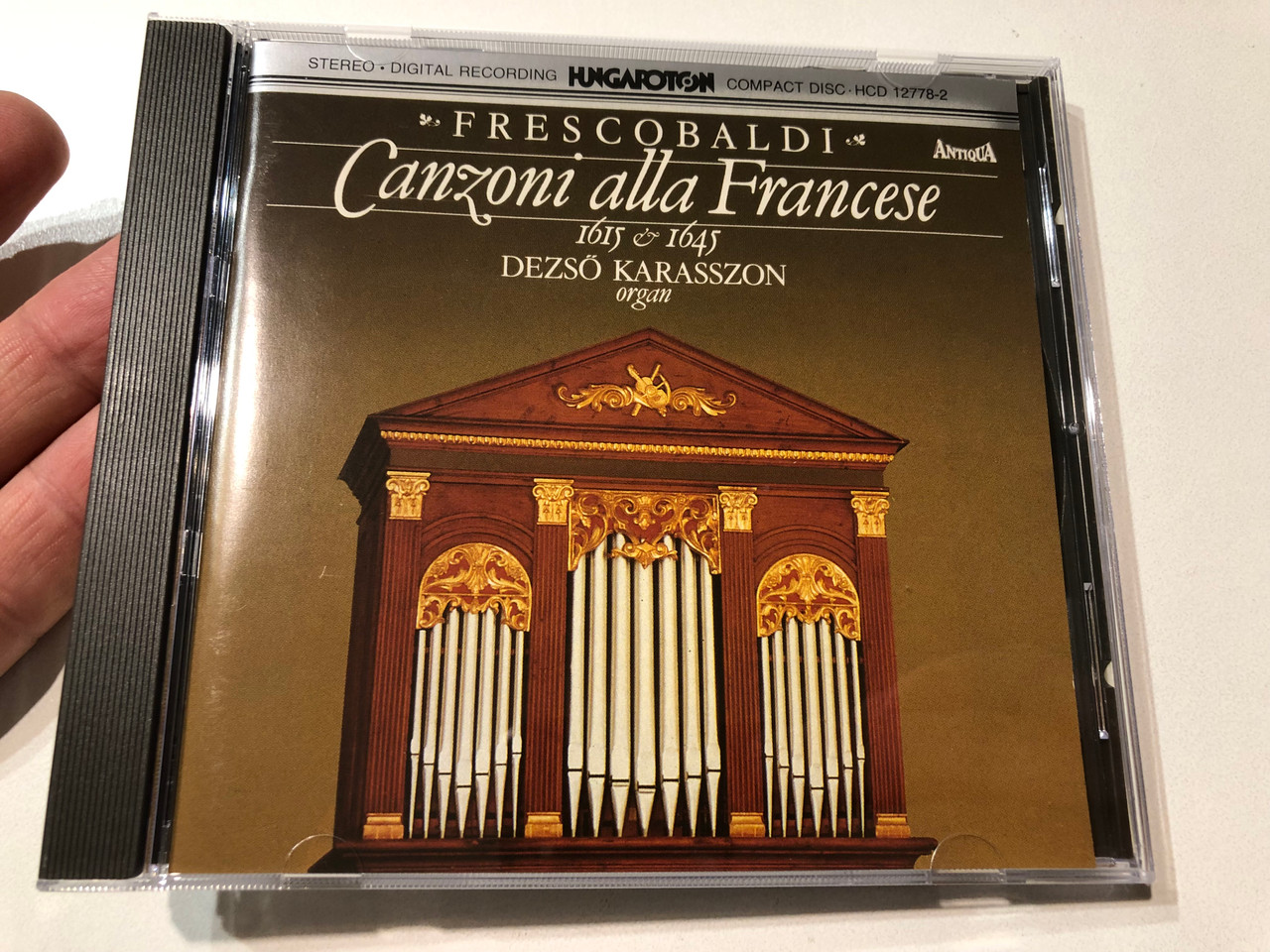 https://cdn11.bigcommerce.com/s-62bdpkt7pb/products/75352/images/382892/Frescobaldi_-_Canzoni_alla_Francese_1615-1645_Dezs_Karasszon_organ_Hungaroton_Classic_HCD_12778_1__55238.1756411323.1280.1280.JPG?c=2