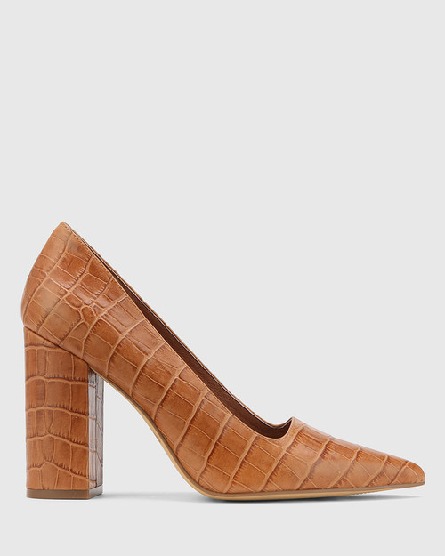 tan pointed toe heels