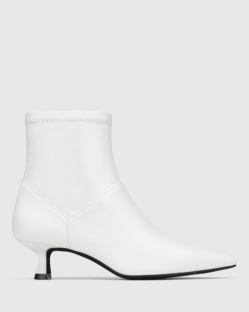 white boots wittner