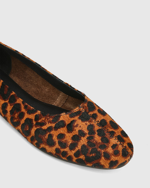 Art Leopard Hair-on Leather Round Toe Flat & Wittner & Wittner Shoes