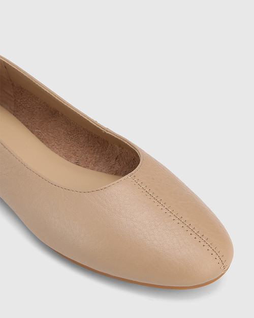 Art Sesame Leather Round Toe Flat. & Wittner & Wittner Shoes