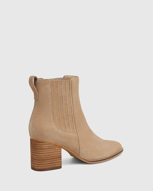 camel boots with heel
