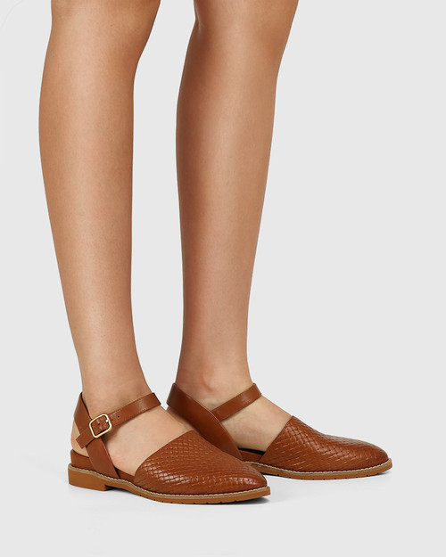 tan closed toe shoes