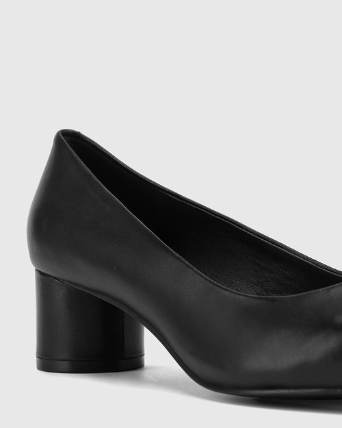 black leather round toe pumps