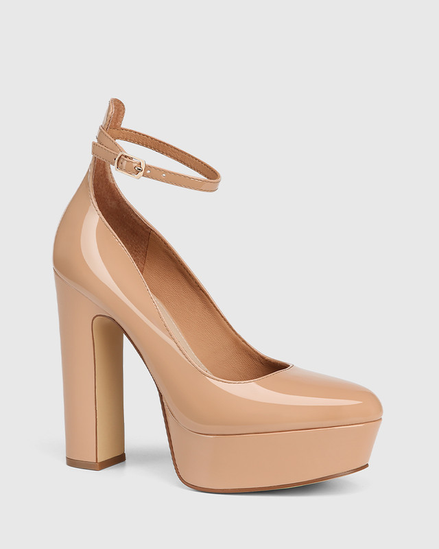 tan closed toe shoes