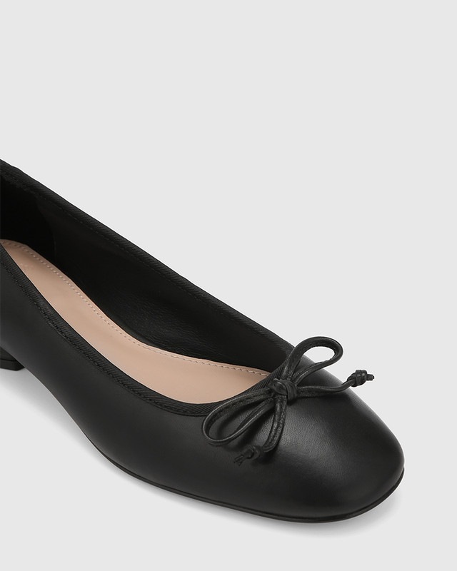 Béatrice black leather pumps