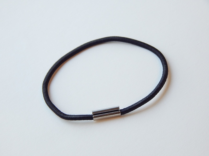 elastic loop with clasp