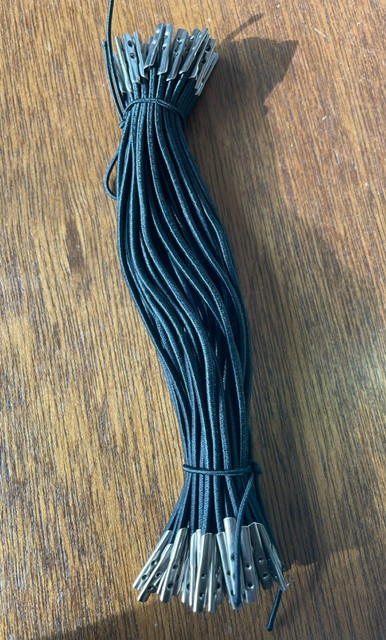 Barbed each end elastic for menus and folders