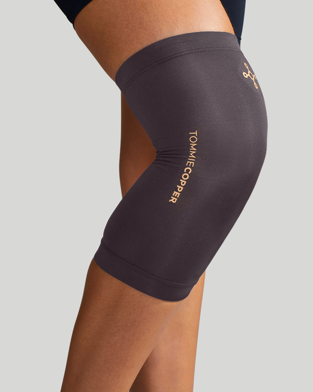 Tommie Copper Pro-Grade Compression Knee Sleeve Unisex Men & Women  Adjustable Ultimate Support Sleeve Integrated Straps for Knee Stability &  Muscle Support - Black Medium Medium Black