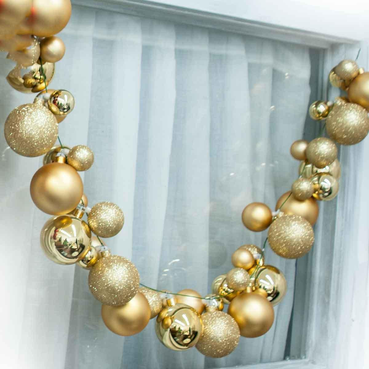Christmas Elves 6FT Gold Bauble Garland - 185cm 
