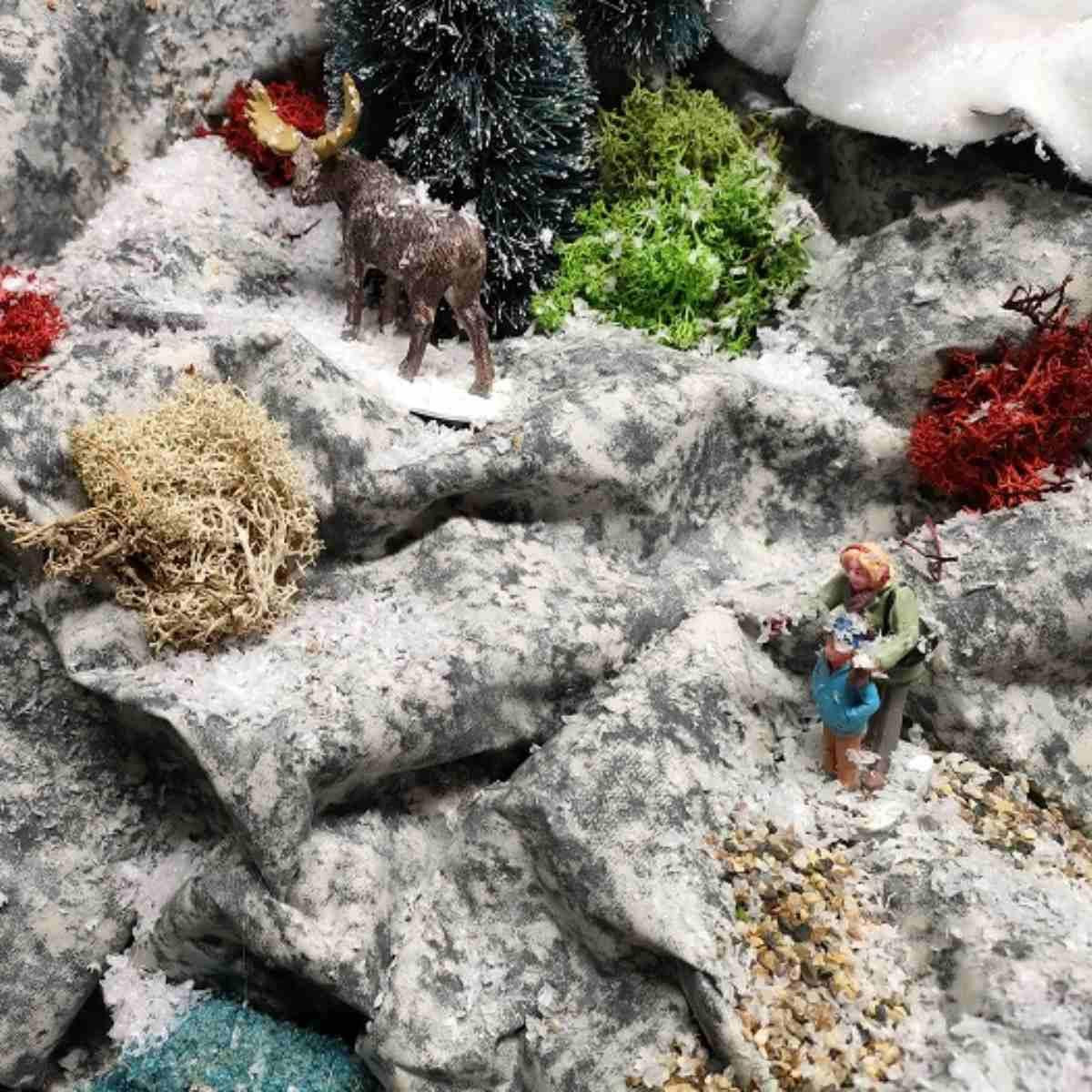 Mouldable Rocks Sheet - 100cm - Christmas Elves