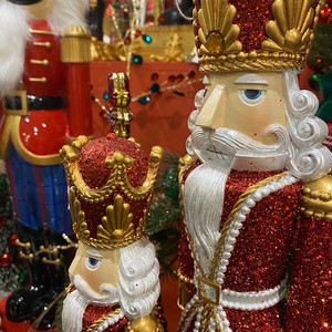 Christmas Elves fun look at decorations - a Glossary of Christmas from K to O