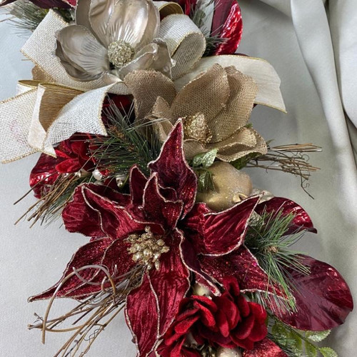 Decorating your Christmas Kitchen Table with a Centrepiece.