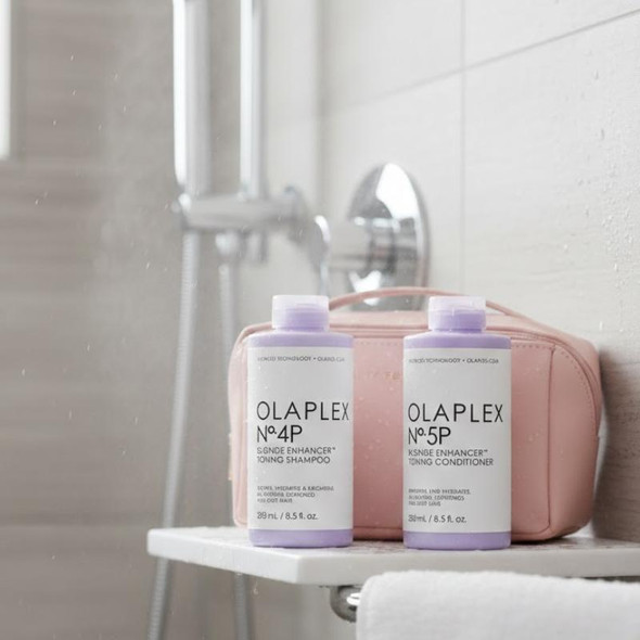 Olaplex 4P & 5P Blonde Shampoo & Conditioner With FREE BeautyFeatures Vanity Bag - Pink 2
