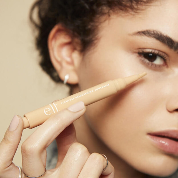 e.l.f. Flawless Brightening Concealer Live