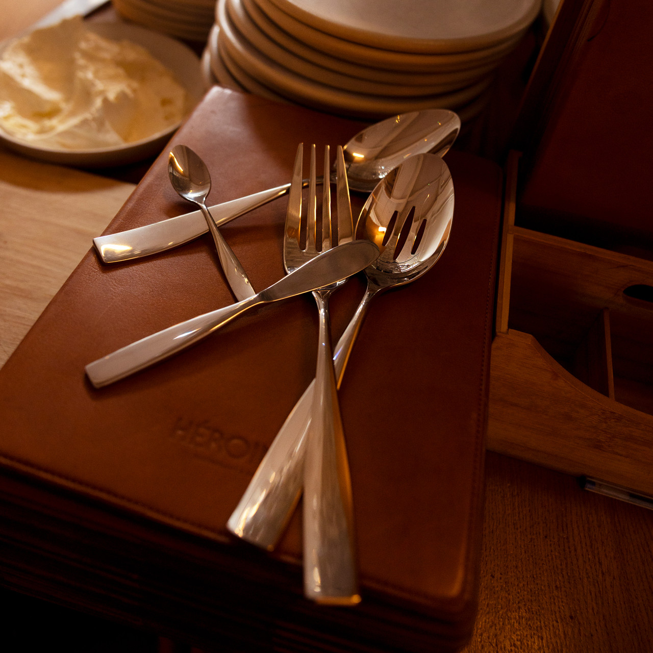 Savannah - 5 piece hostess set US SHIPPING ONLY