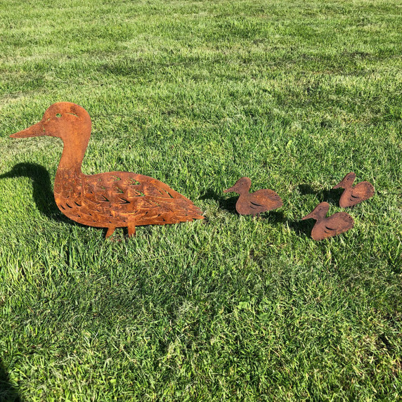 Metal DUCK AND DUCKLINGS Garden Ornament decoration lawn feature statue