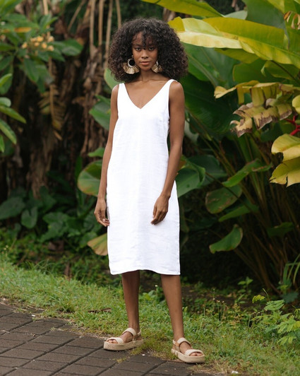 White Linen Cut Out Dress, Sleeveless Midi Summer Outfit with Back Detail, Elegant Linen Dress, Vacation Look, Minimalist Linen Dress
