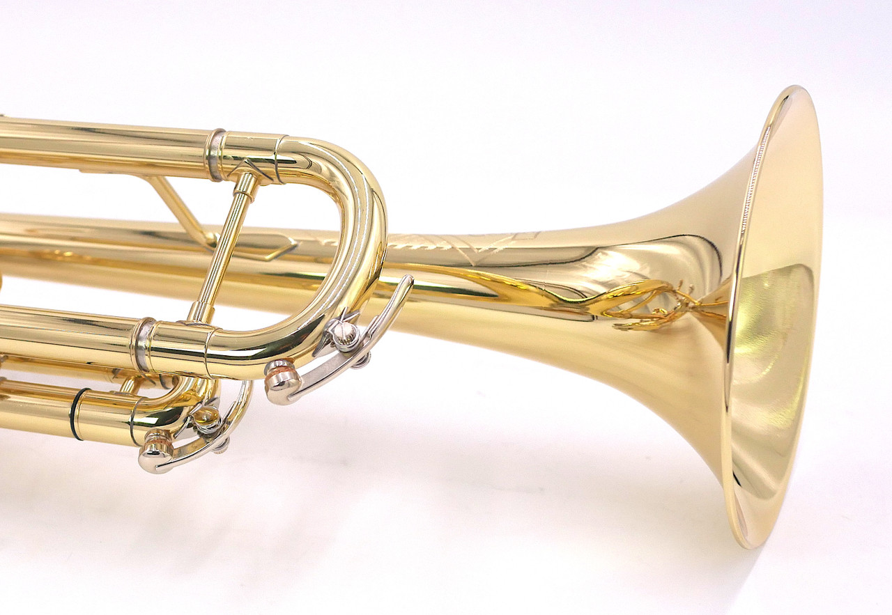 Getzen 907DLX Eterna Deluxe Trumpet in clear lacquer - Austin