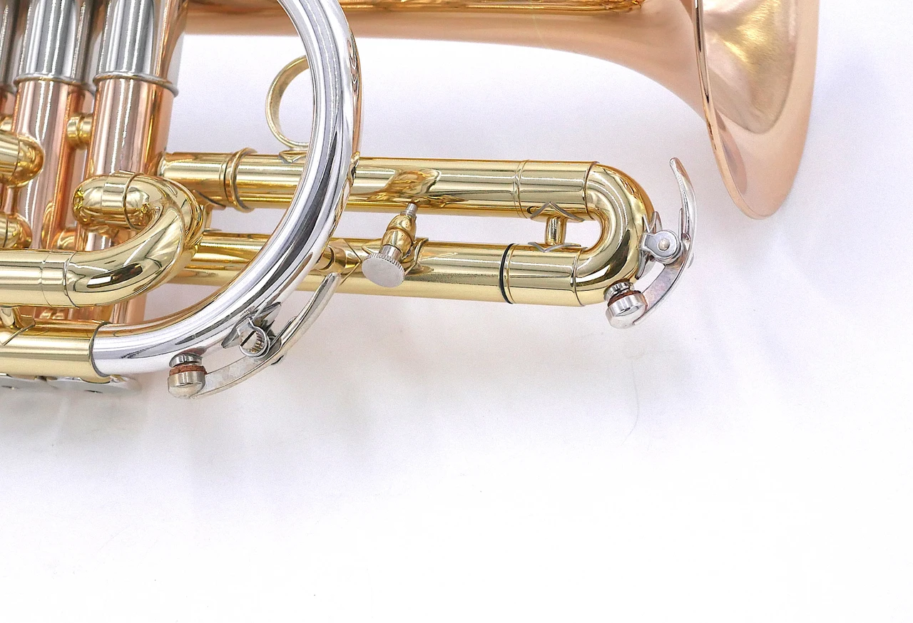 Pre-Owned Getzen 800DLX Eterna Bb Cornet in Clear Lacquer 