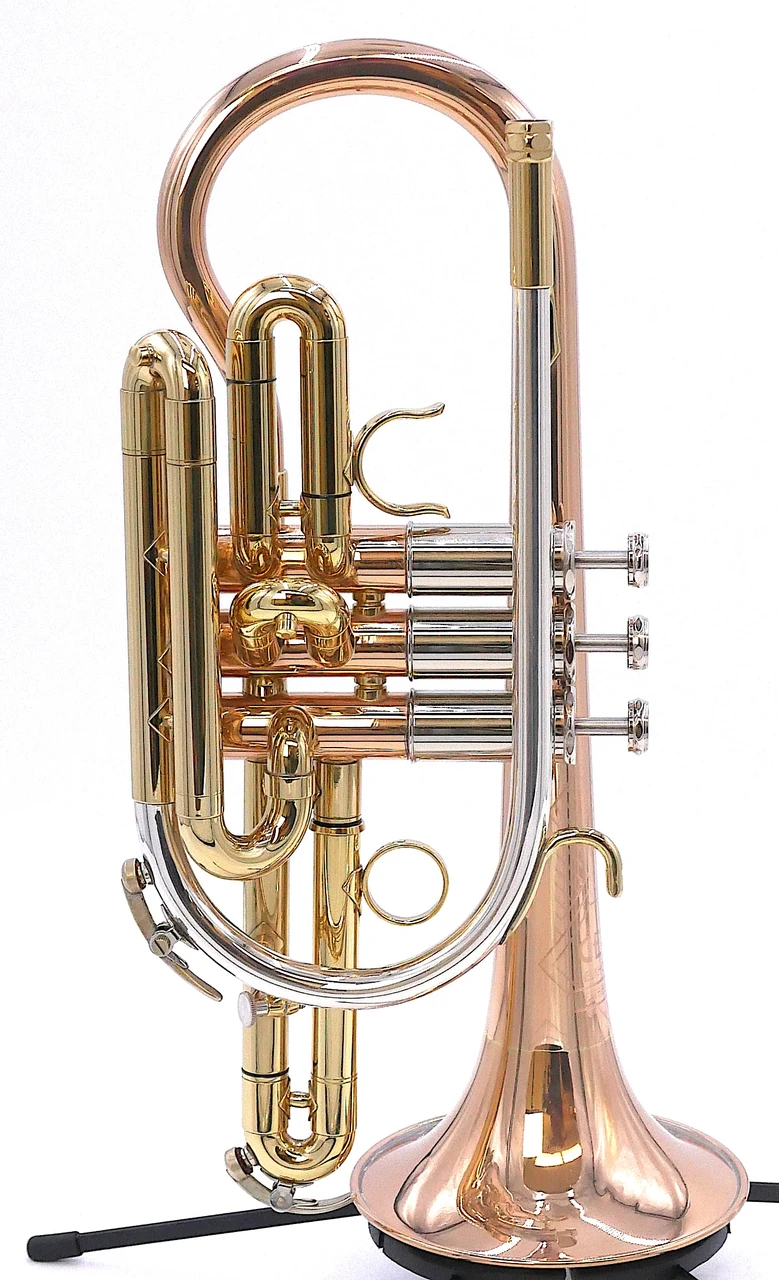 Pre-Owned Getzen 800DLX Eterna Bb Cornet in Clear Lacquer 