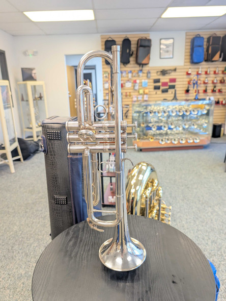 Gen 1  Yamaha Xeno 8335RGS  Trumpet in silver: Great pro trumpet!