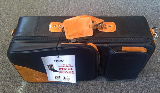 The Wonderful Gard Elite Compact Double Trumpet Bag in Leather