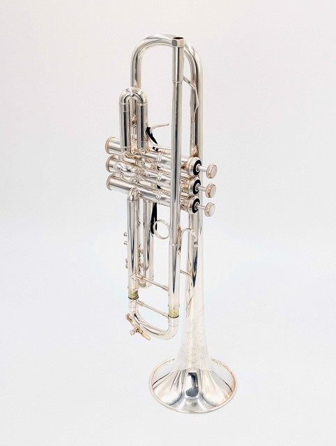 Bach Trumpet Stradivarius ストラディバリウス　37ベル Bach Stradivarius Silver W/37 Bell - Instrument Exchange in