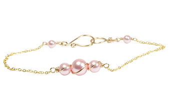 14K yellow gold filled chain bracelet with light pink pearls handmade by Jessica Luu Jewelry