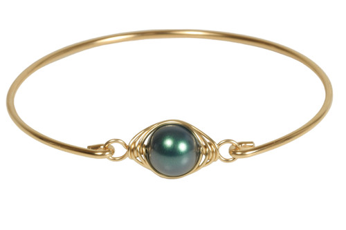 14k yellow gold filled wire wrapped bangle bracelet with iridescent Tahitian pearl handmade by Jessica Luu Jewelry
