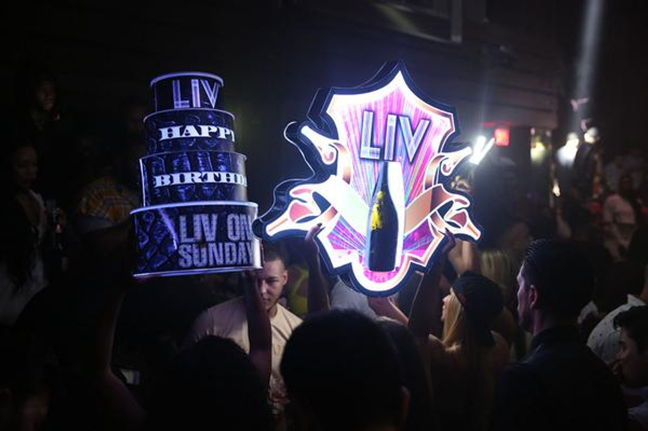 Royal_Champagne_Bottle_service_delivery_presenter_carrier_holder_caddy_tray_Custom_Made_Light Up_LED_LIV_Miami_Nightclubshop_custom shop