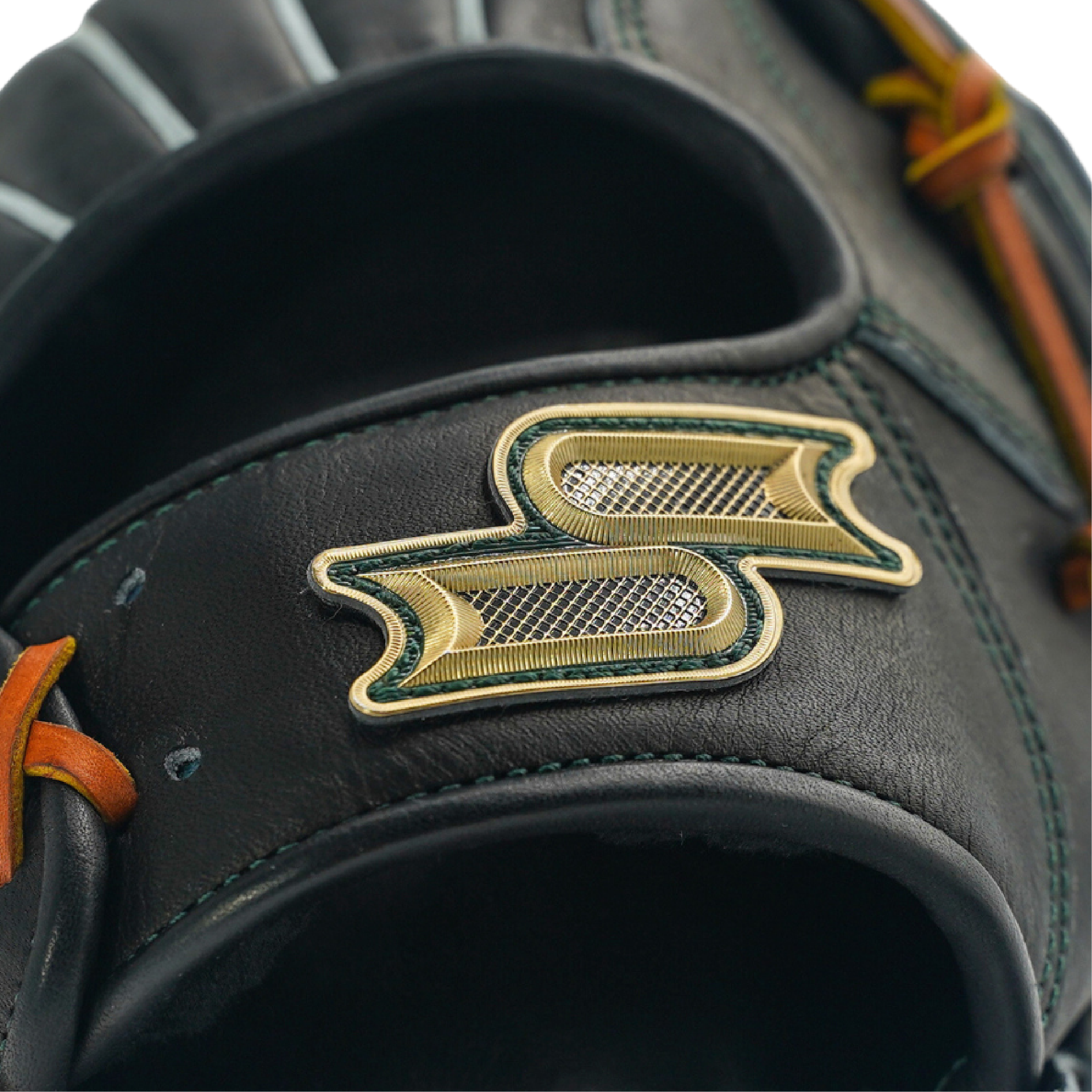SSK glove logo detail