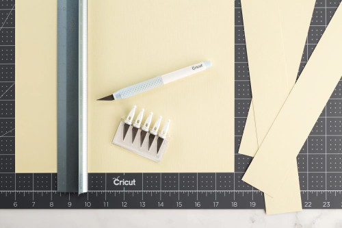 2004843 - Cricut TrueControl Knife Kit (Blue) with 5x spare blades . - RCN - CC TC KNIFE W BLADES 2004843 - Cricut TrueControl Knife Kit (Blue) with 5x spare blades . - RCN - CC TC KNIFE W BLADES