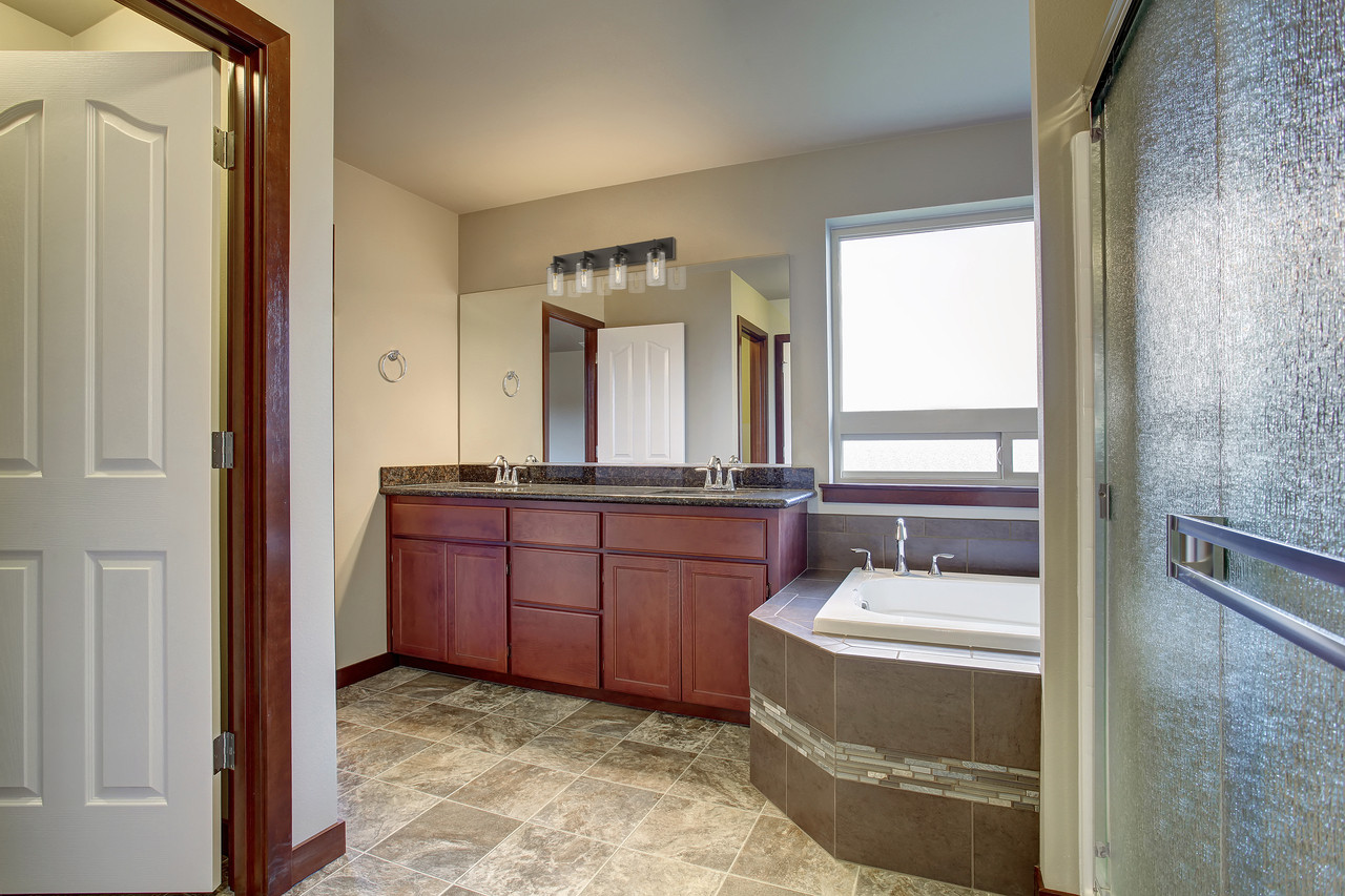 Z-LITE 462-4V-BRZ 4 Light Vanity, Bronze Z-LITE 462-4V-BRZ 4 Light Vanity, Bronze