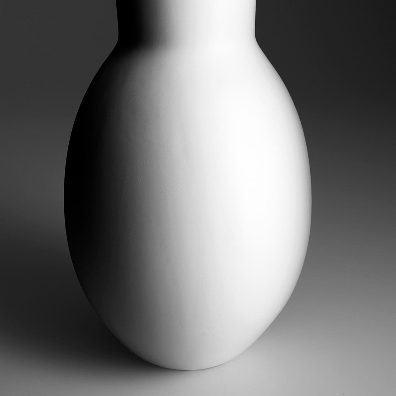 CYAN DESIGN 10538 Impressive Impression Vase