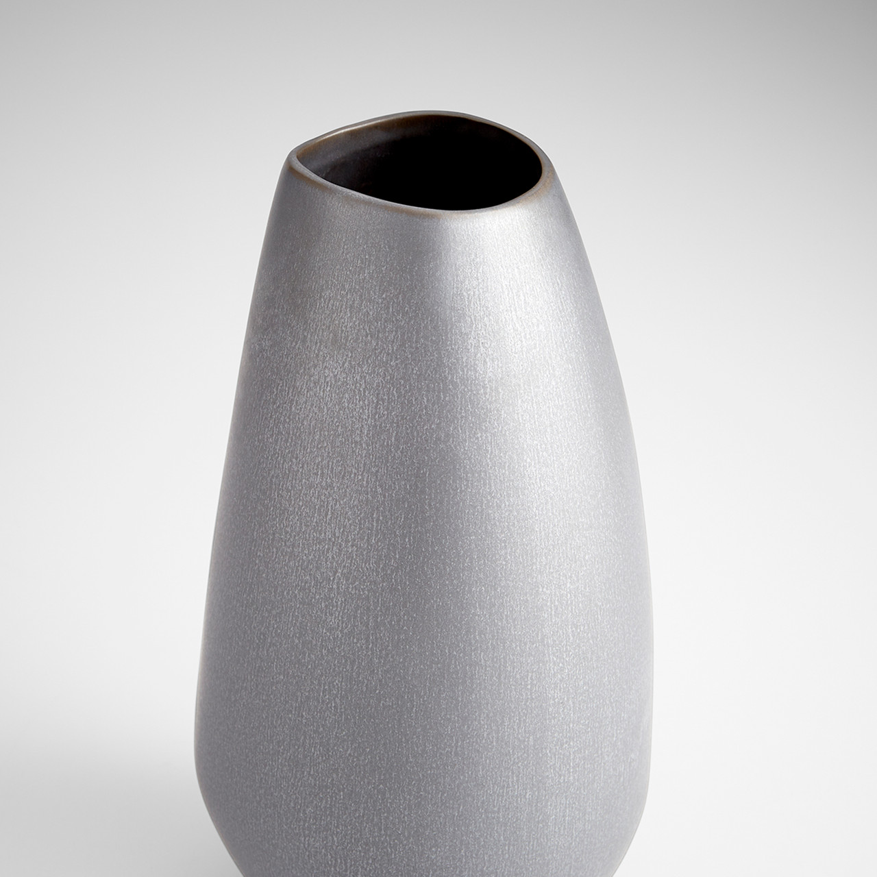 CYAN DESIGN 10527 Sharp Slate Vase