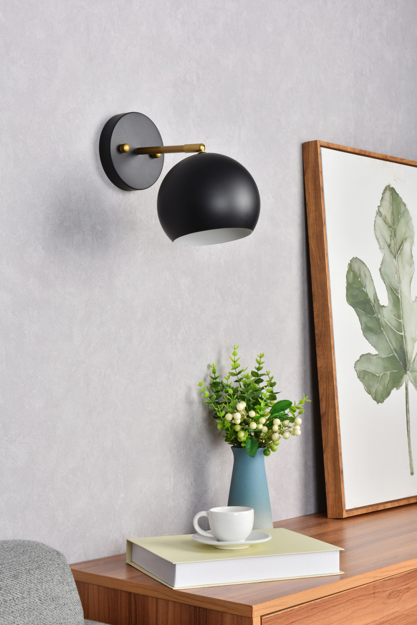 Living District LD2355BKR Othello 1 light black and brass wall sconce