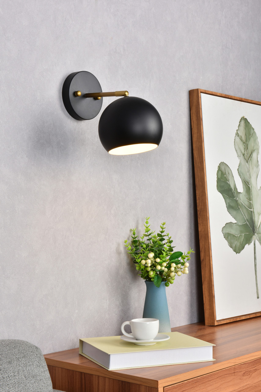 Living District LD2355BKR Othello 1 light black and brass wall sconce