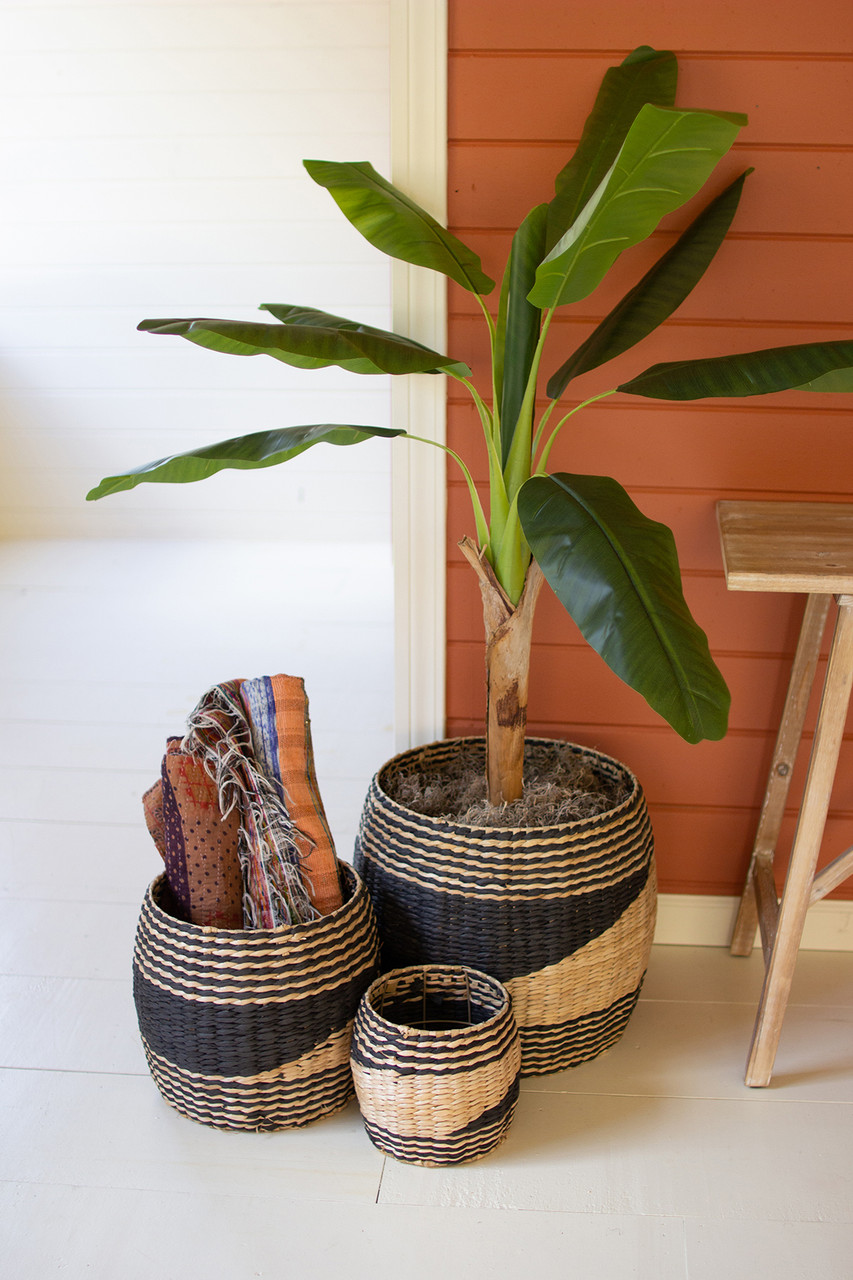 KALALOU CCH1163 SET OF THREE ROUND BLACK AND NATURAL SEAGRASS BASKETS