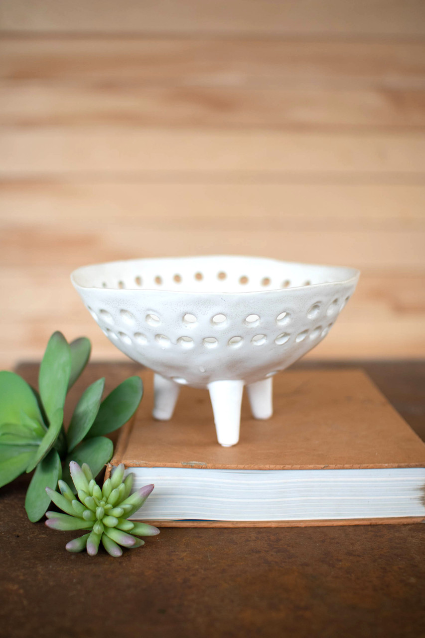 KALALOU CHN1260 WHITE CERAMIC BERRY BOWL WITH HOLES - FEET