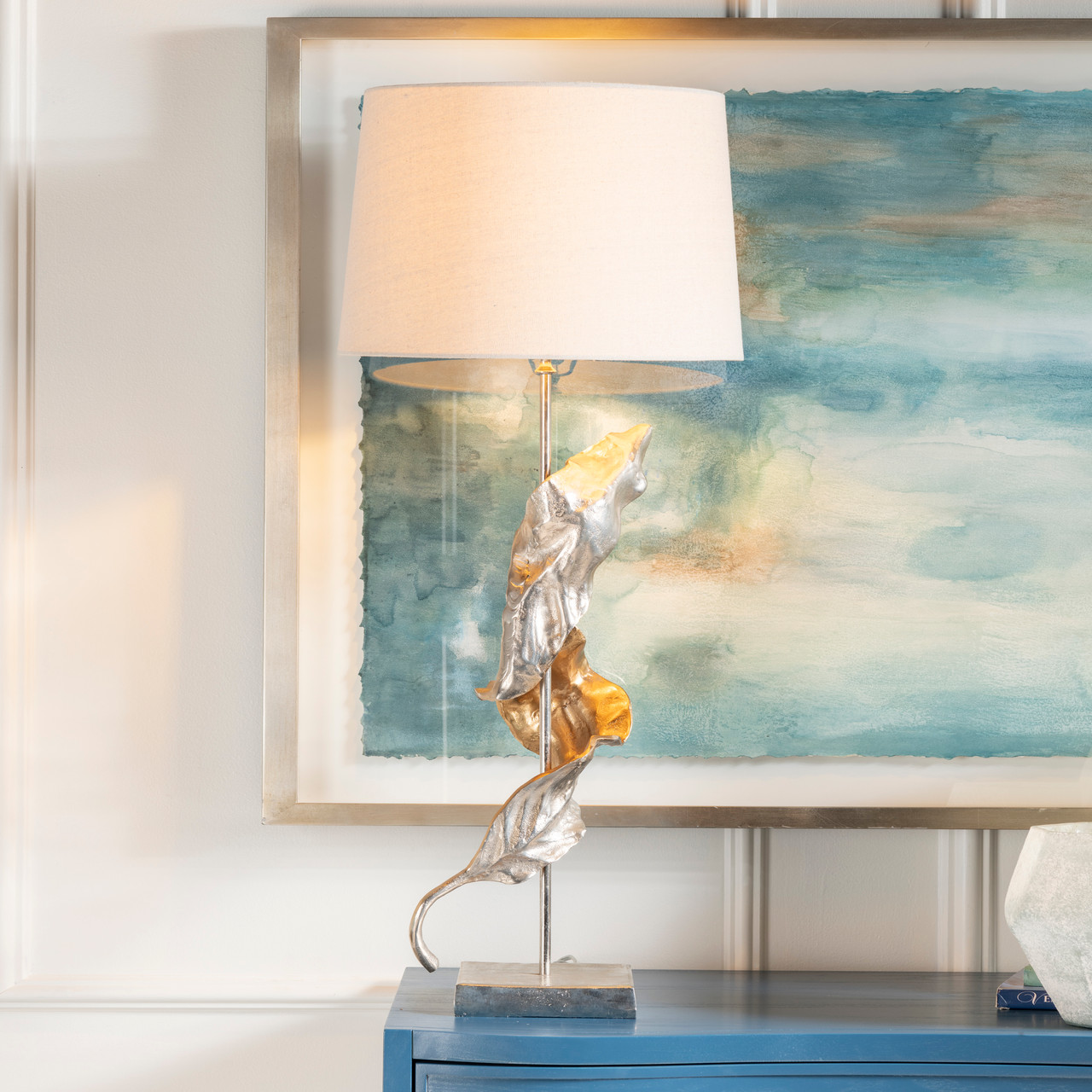 CRESTVIEW COLLECTION CVIDZA032 Willow Two-toned Sculptural Leaf Table Lamp