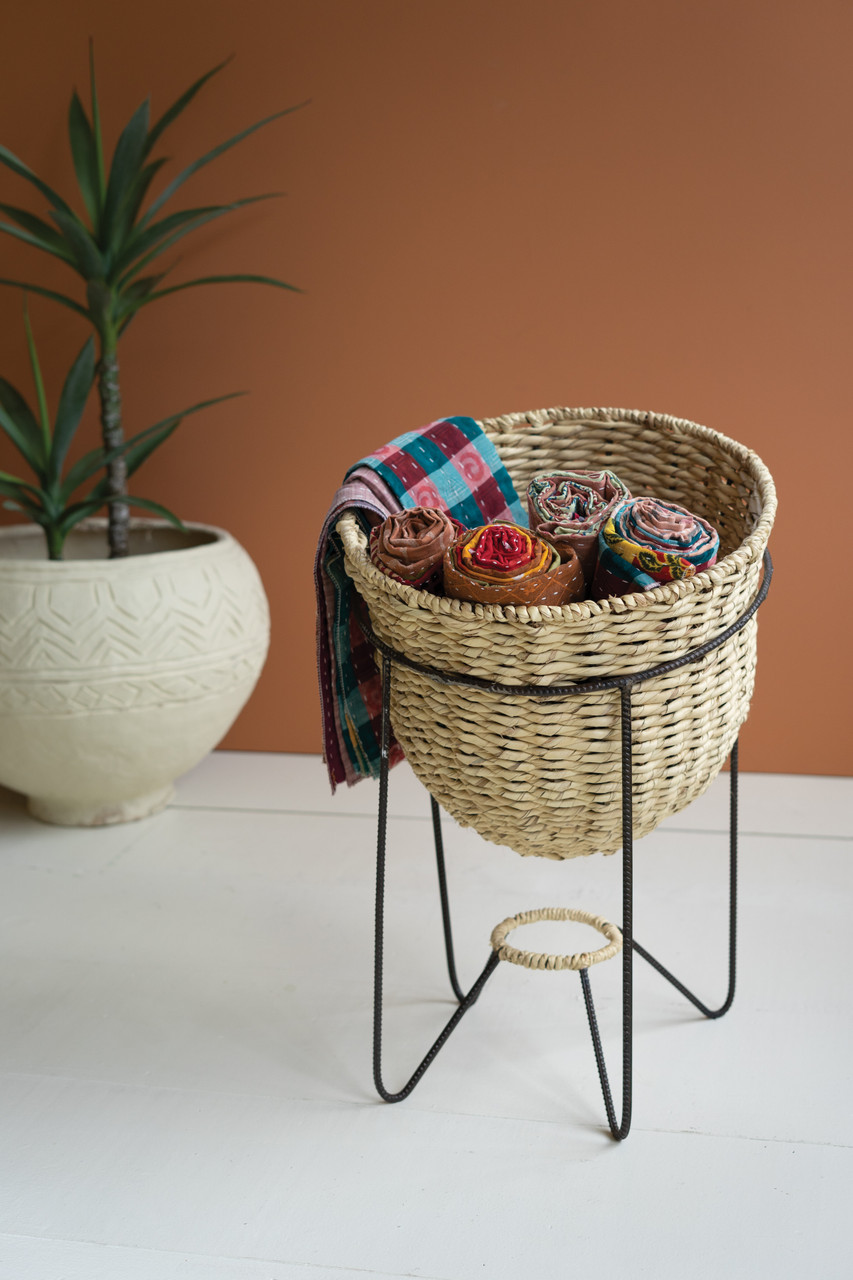 KALALOU A6610 WOVEN SEAGRASS DISPLAY BASKET WITH ANGLED METAL STAND