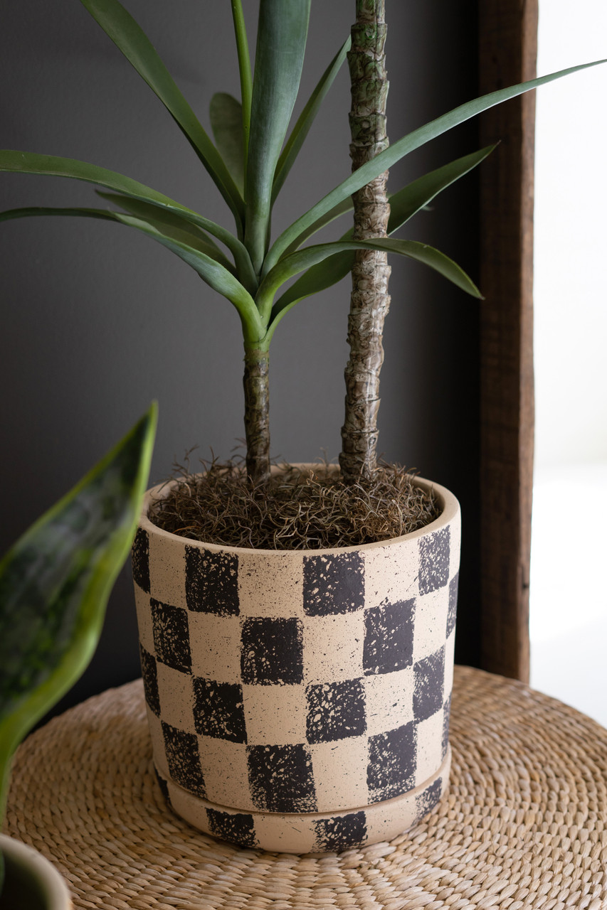 KALALOU H4427 SET OF THREE CHECKERED CLAY PLANTERS WITH TRAYS