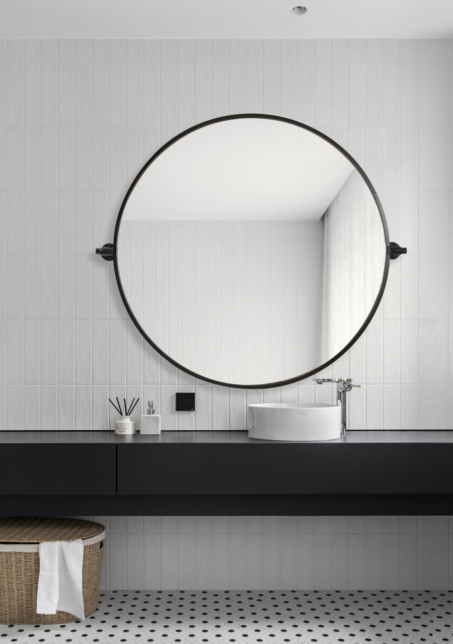 Elegant Décor MR6B24SIL Round pivot mirror 24 inch in silver