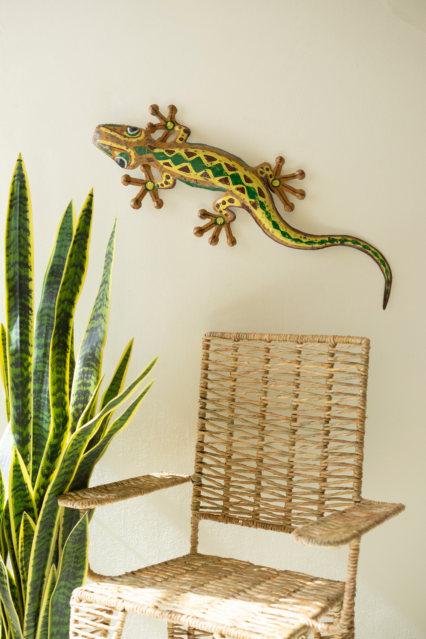 KALALOU A6648 HAND HAMMERED RECYCLED PAINTED METAL GECKO WALL HANGING